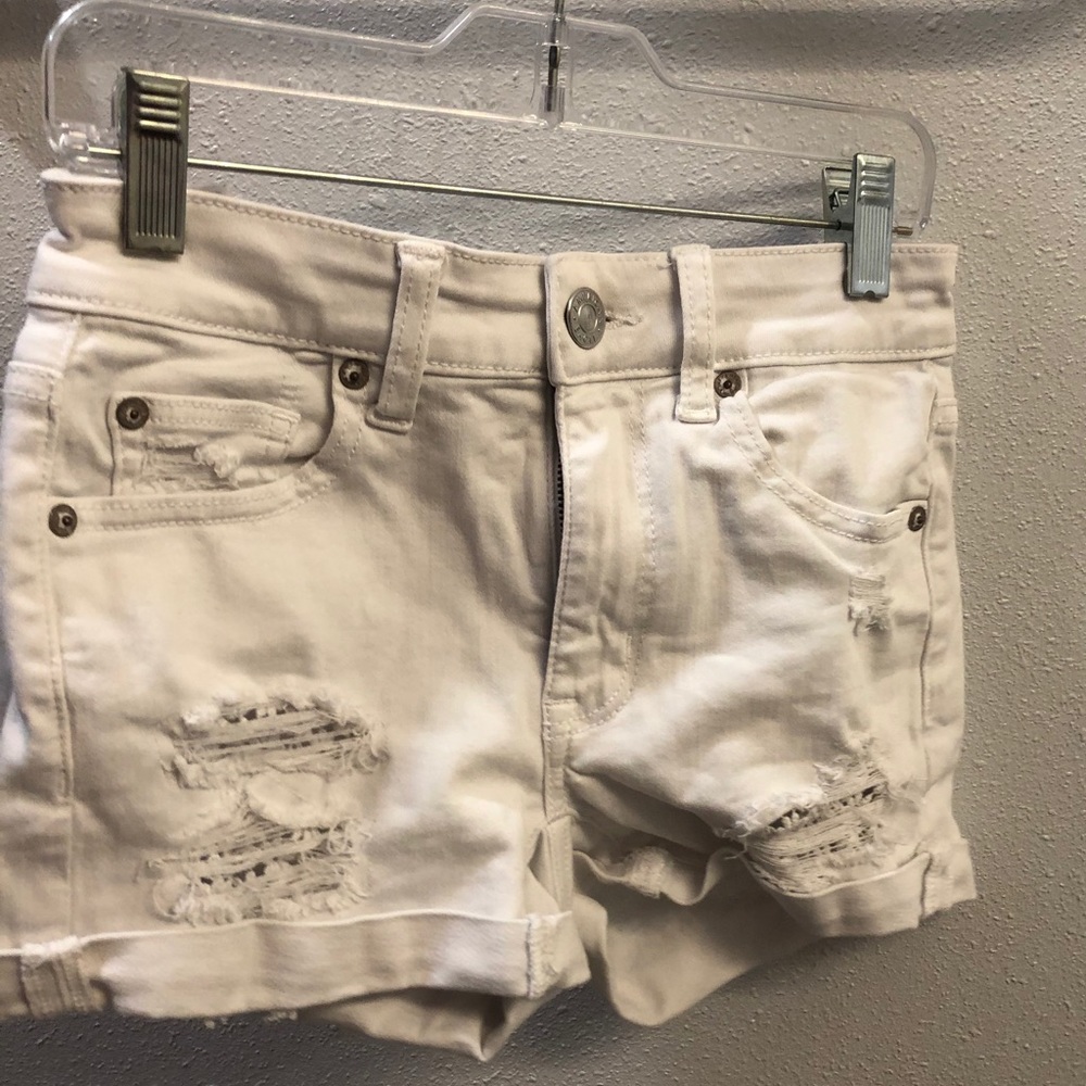 CUTE WHITE SHORTS